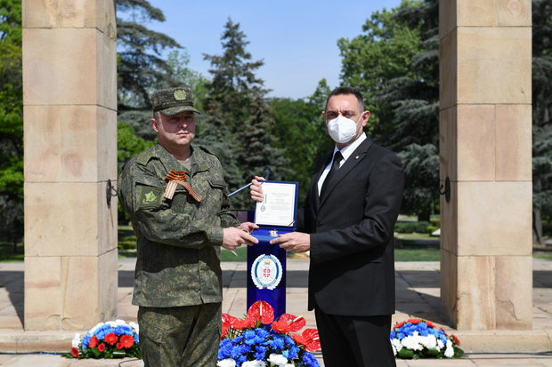 Највиша војна признања припадницима Оружаних снага Руске Федерације

Министар Вулин: Оно што сте показали и урадили је изнад наређеног